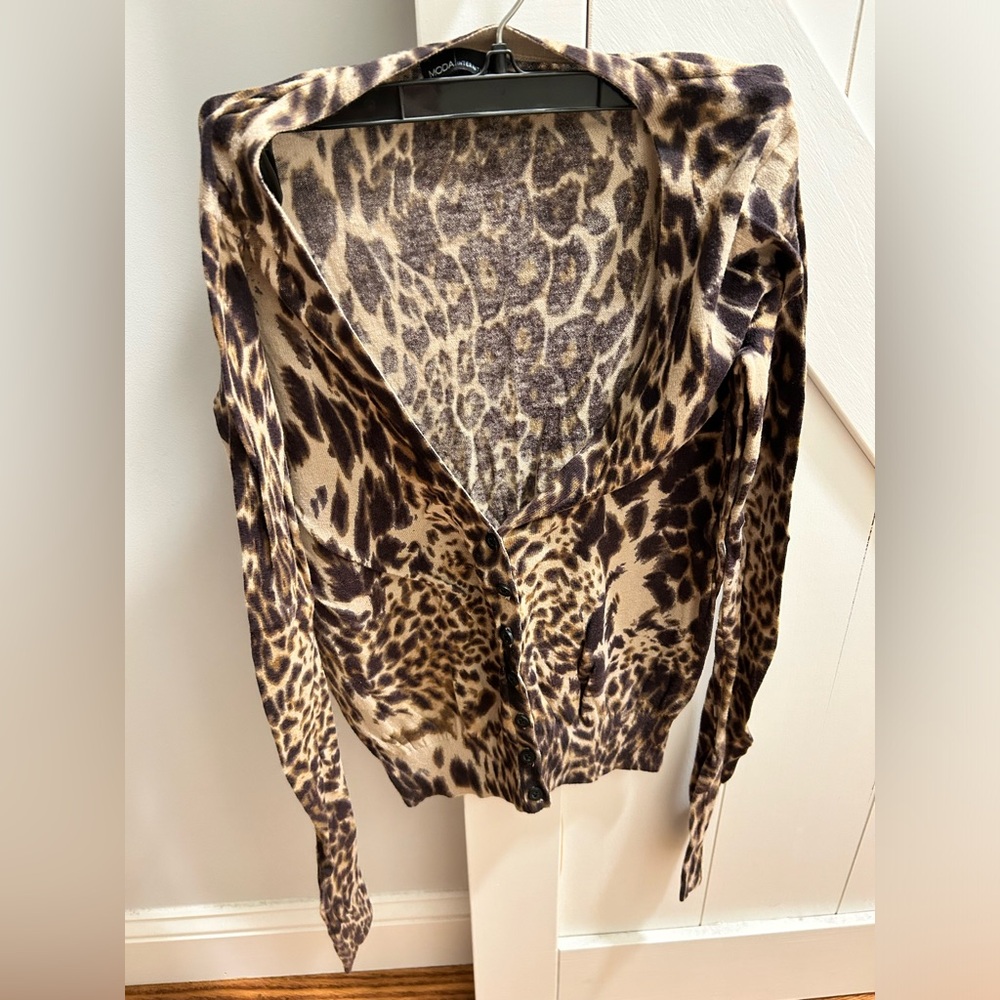 Moda sweater size small
